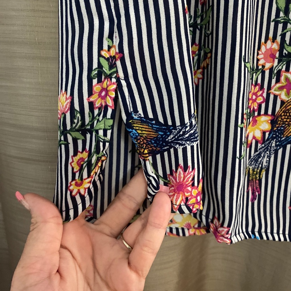 Lily White Blouse Size Medium - Picture 3 of 6